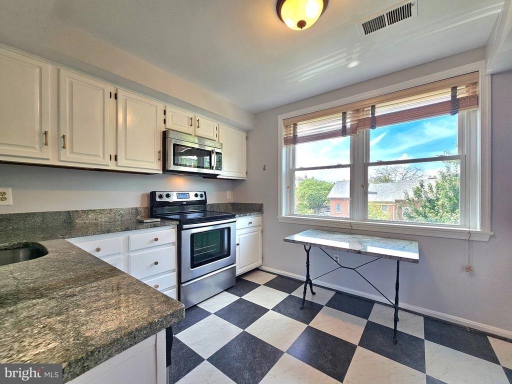 516 N West Street - Photo 8