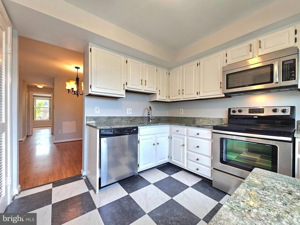 516 N West Street - Photo 9