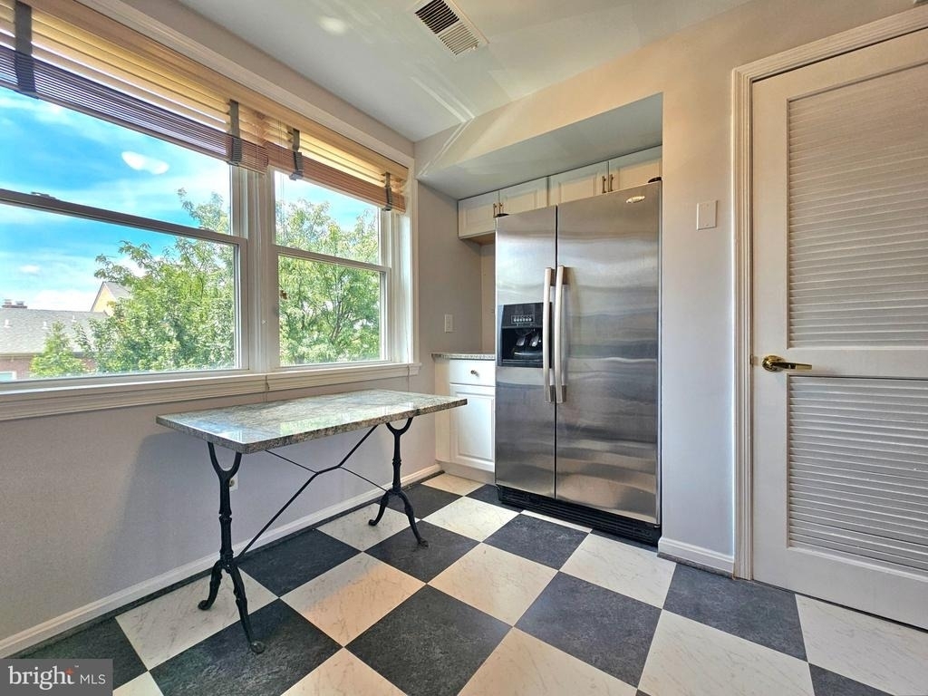 516 N West Street - Photo 10