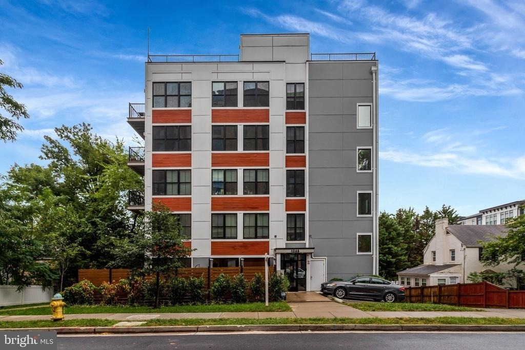1245 N Pierce Street - Photo 0