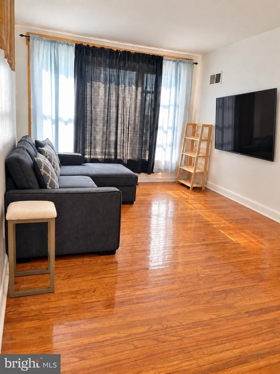 1003 E Sedgwick Street - Photo 1