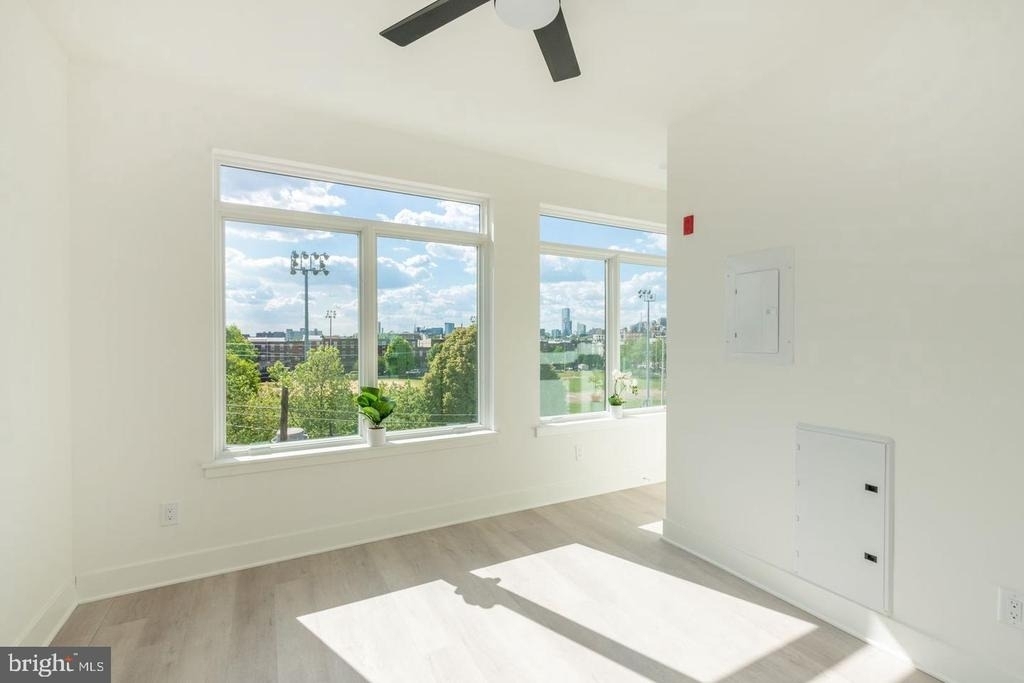 833 Wharton Street - Photo 9