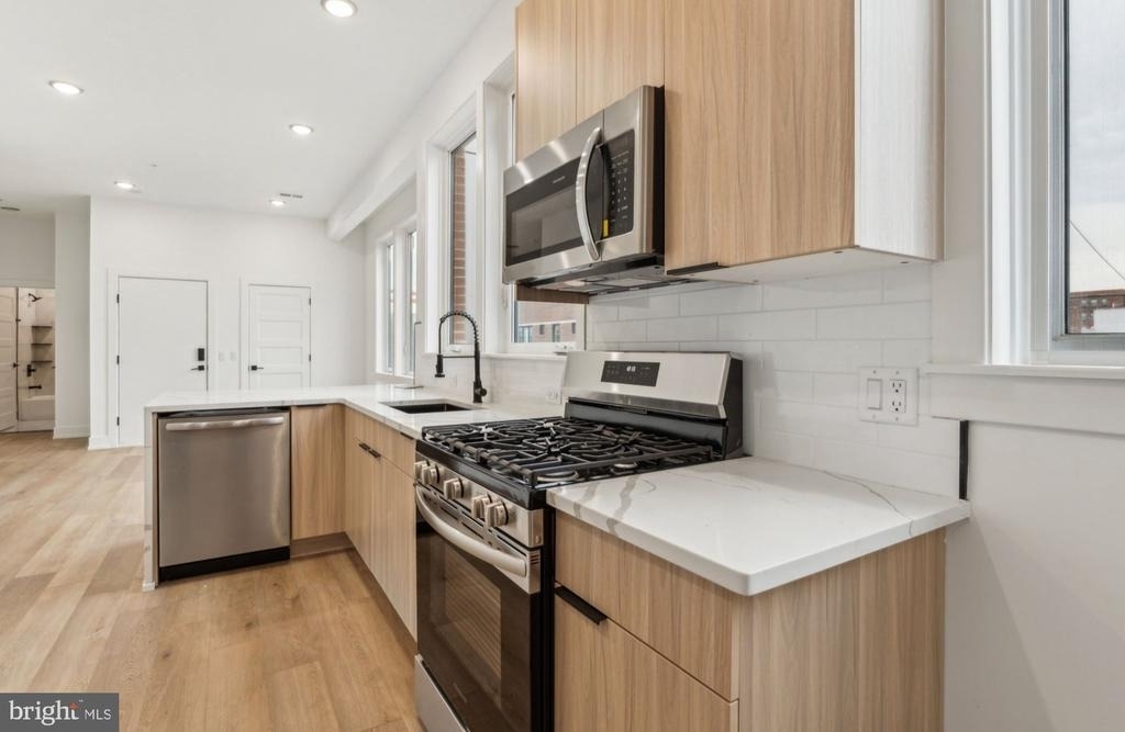 136 E Cumberland Street - Photo 10