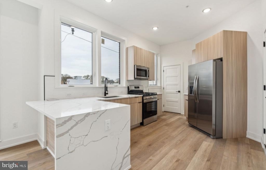 136 E Cumberland Street - Photo 5
