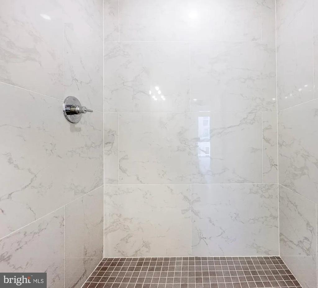 1655 Germantown Avenue - Photo 1