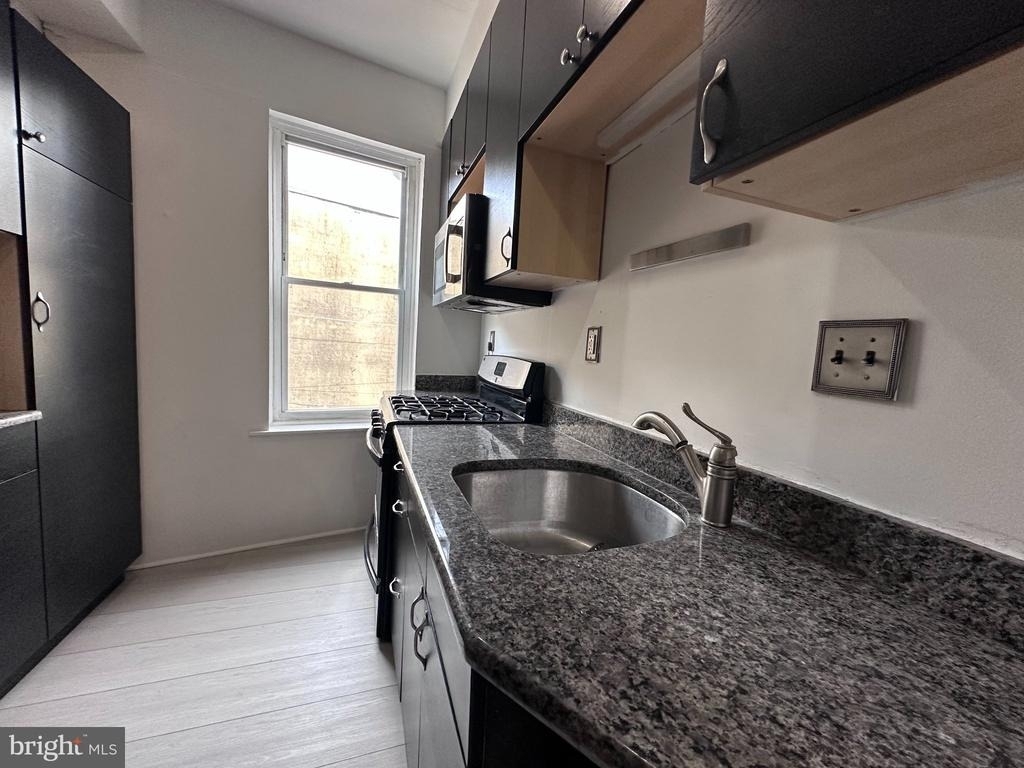 909 S 8th Street - Photo 8
