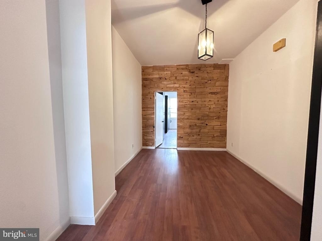 909 S 8th Street - Photo 0