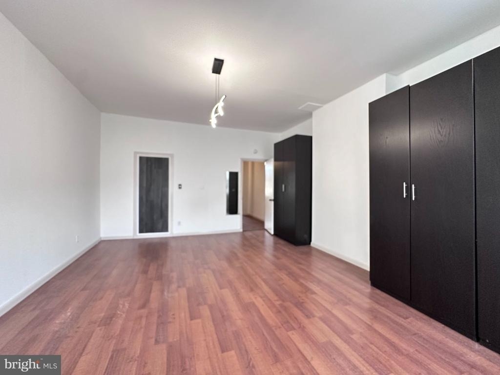 909 S 8th Street - Photo 2