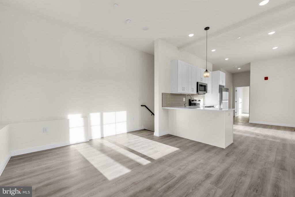 7513 Dicks Avenue - Photo 2