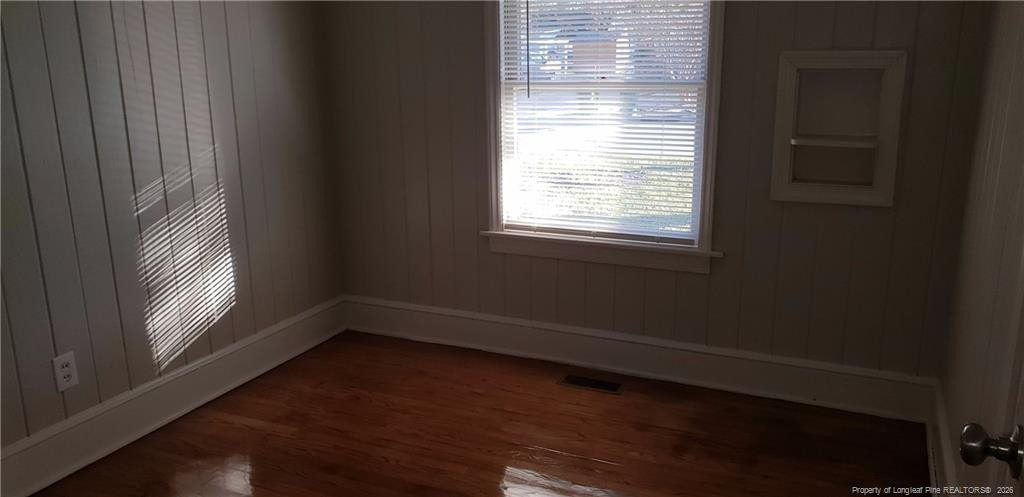 1011 E 10th Street - Photo 3
