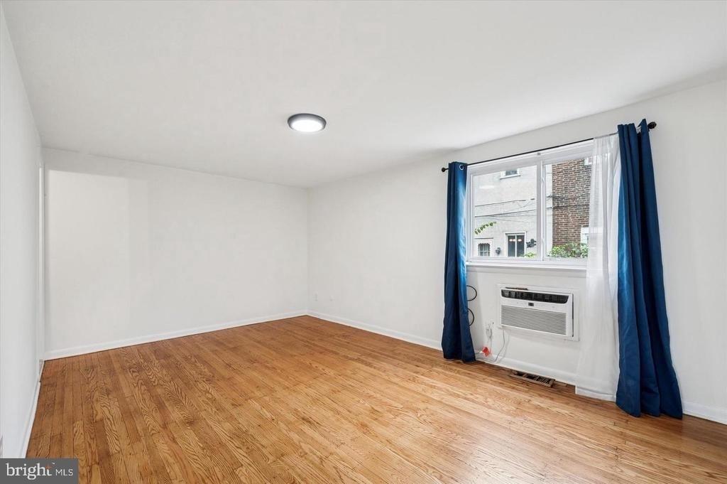 409 Naomi Street - Photo 10