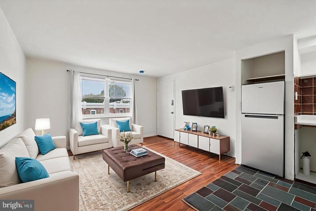 409 Naomi Street - Photo 0