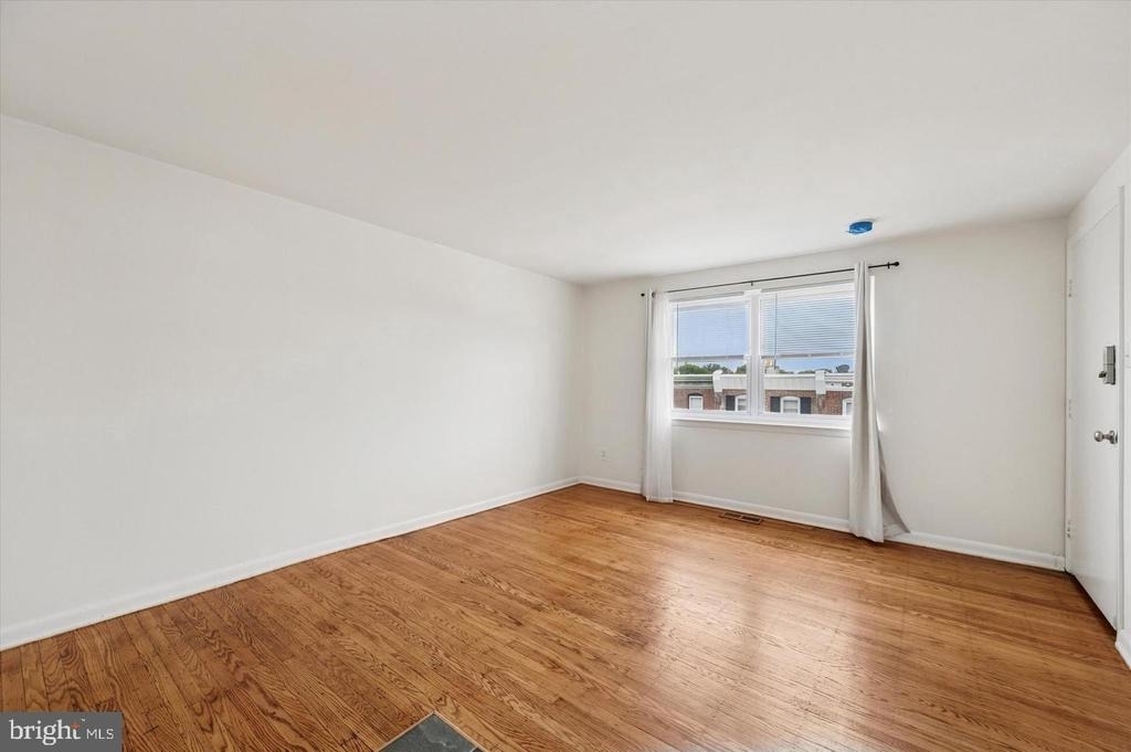 409 Naomi Street - Photo 8