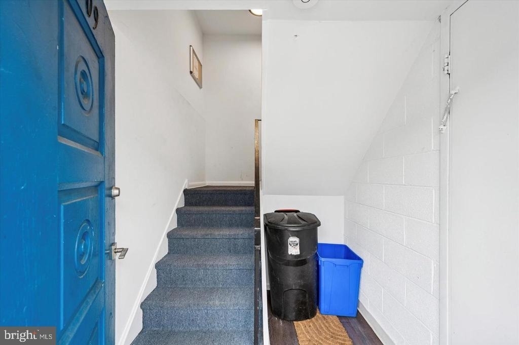 409 Naomi Street - Photo 3