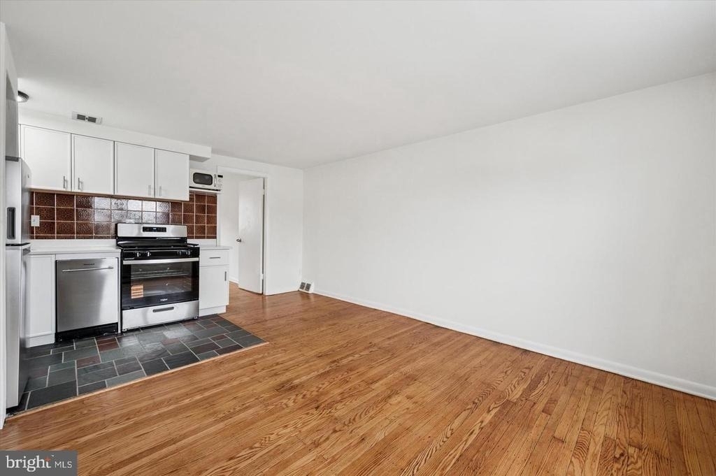 409 Naomi Street - Photo 5