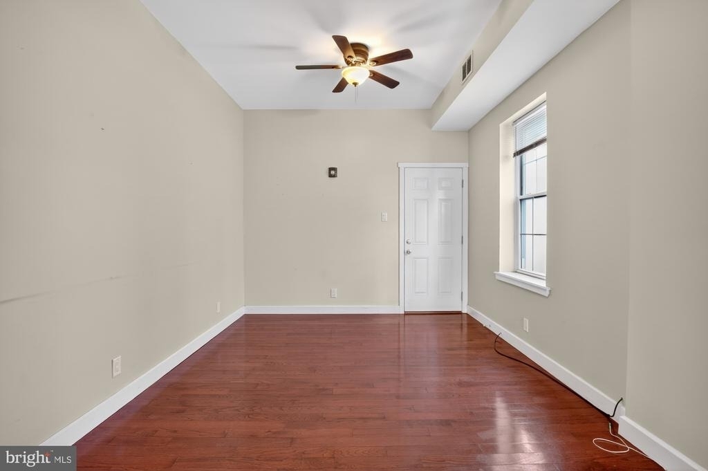 112 E Allen Street - Photo 4