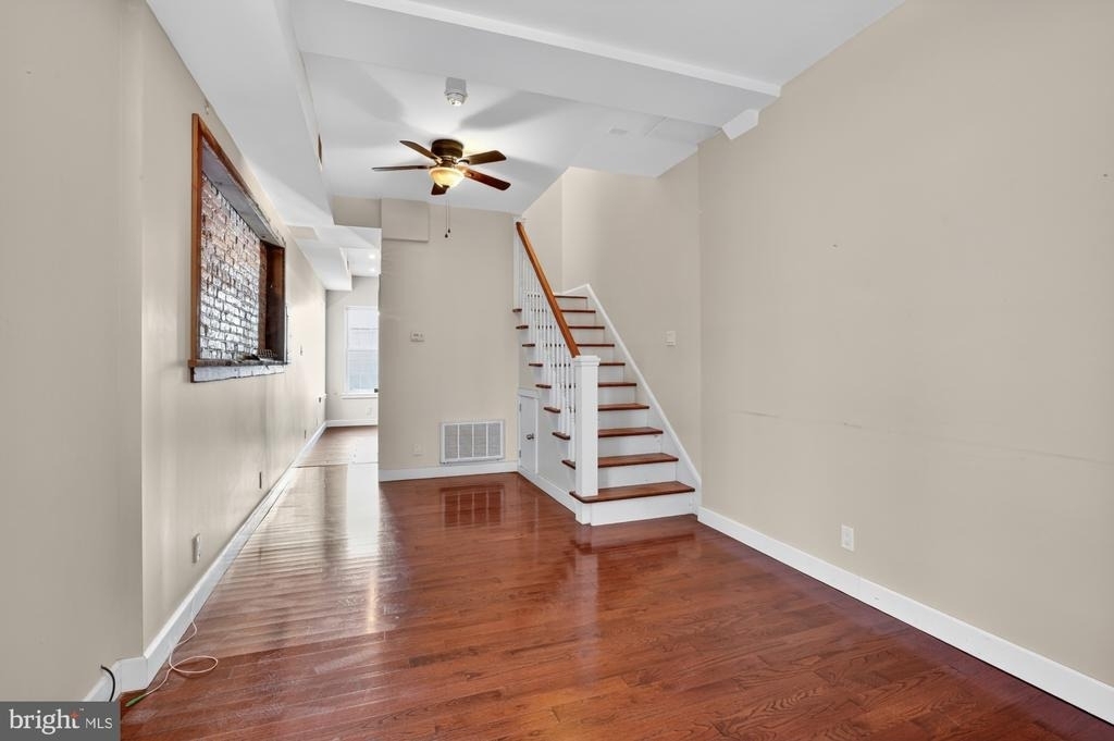 112 E Allen Street - Photo 2