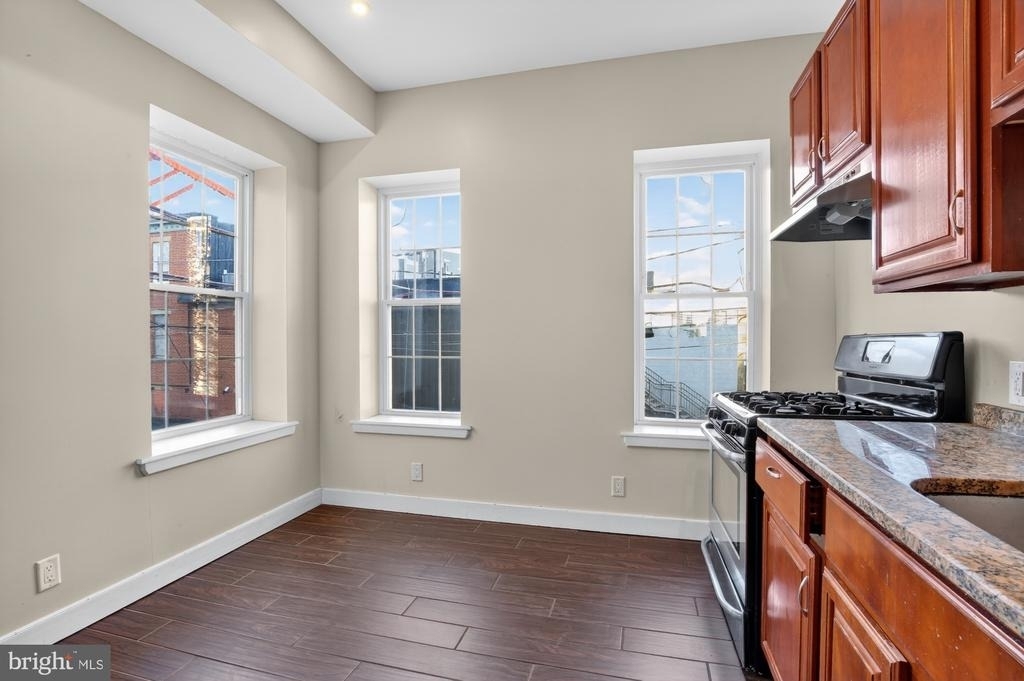 112 E Allen Street - Photo 8