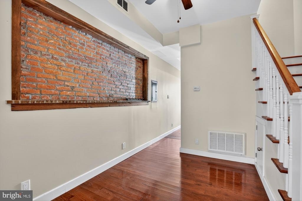 112 E Allen Street - Photo 5