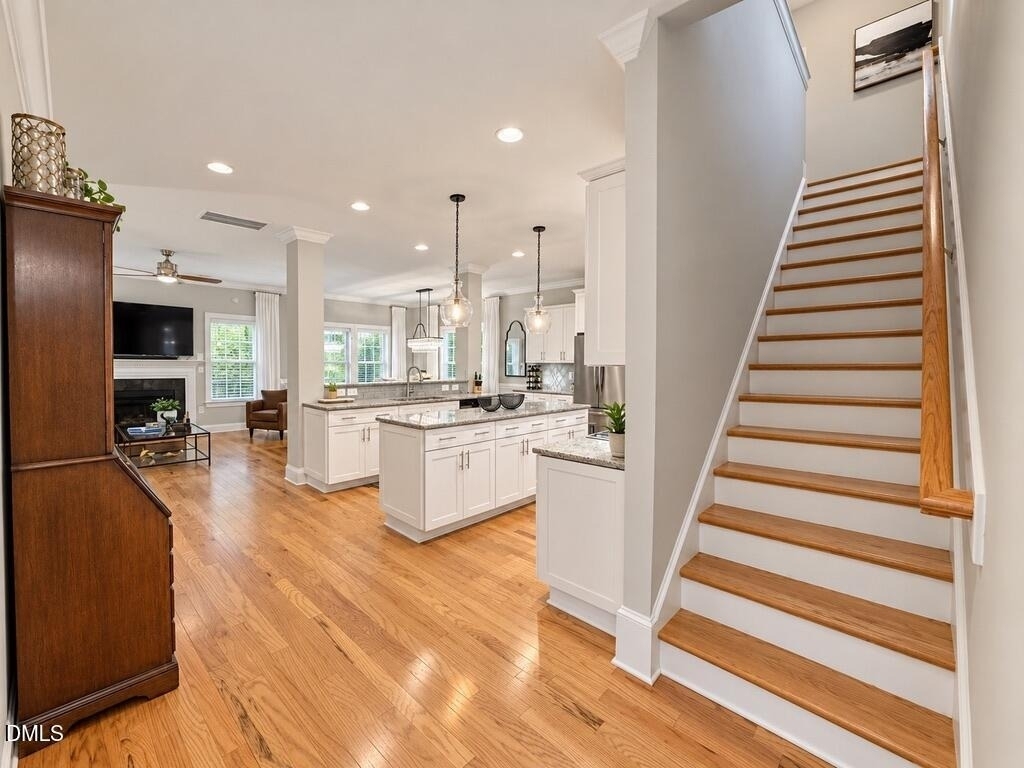 1046 Monmouth Loop - Photo 5