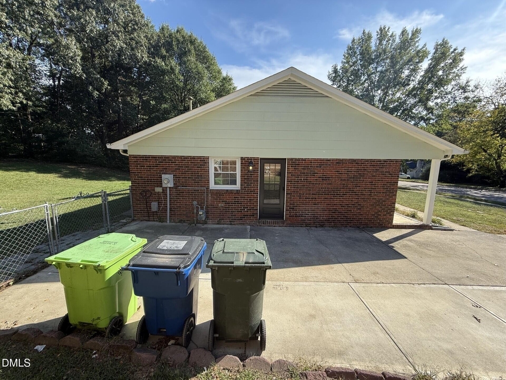 5224 Round Hill Lane - Photo 3