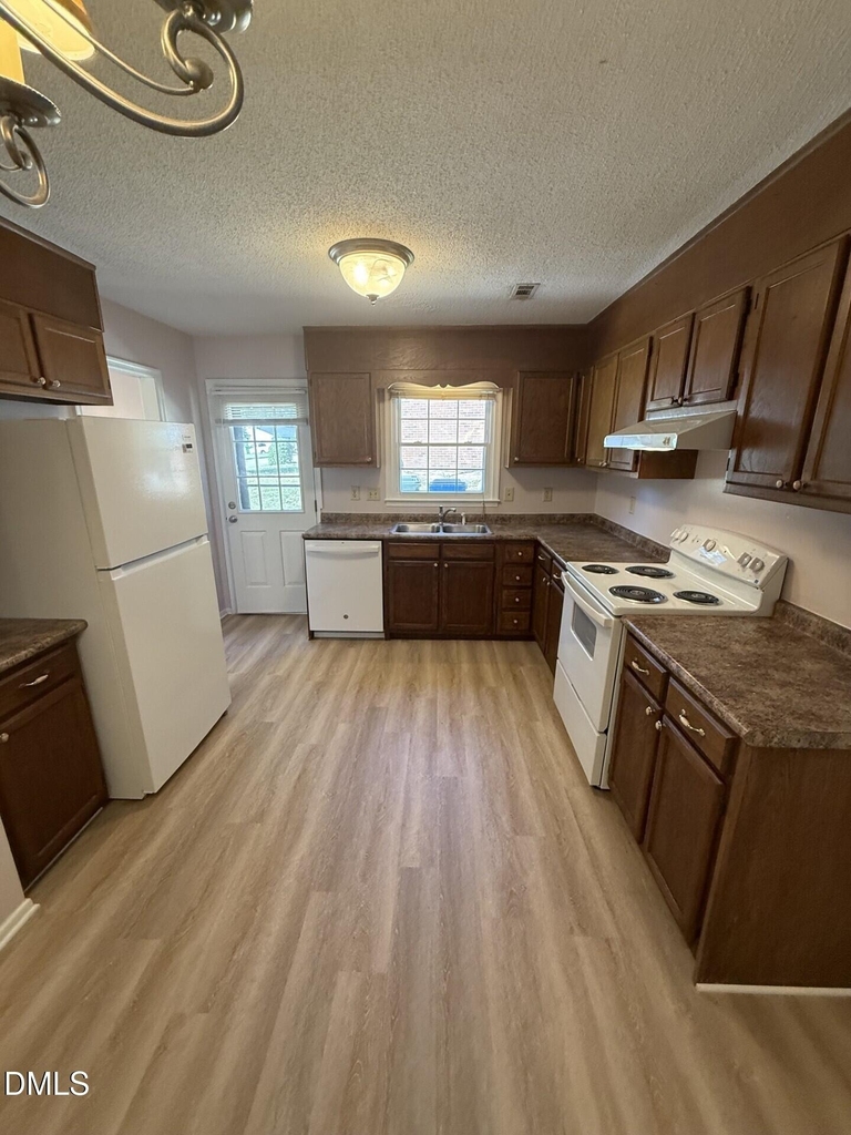 5224 Round Hill Lane - Photo 6
