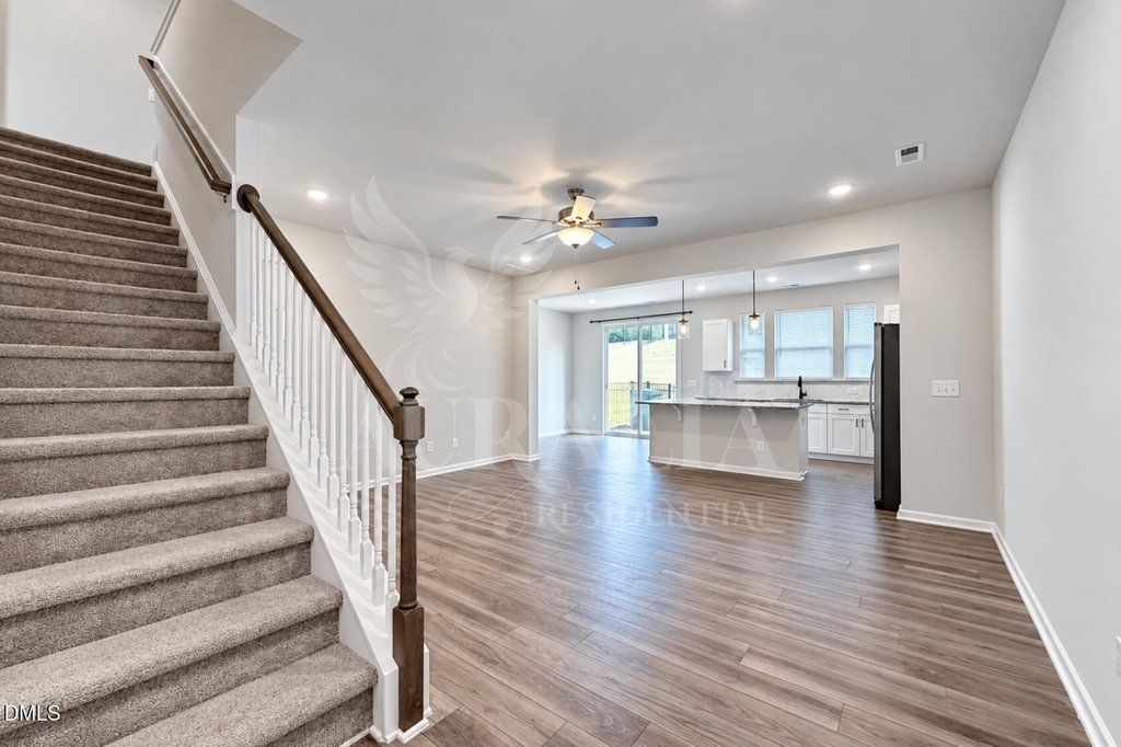160 Royal Star Way - Photo 4