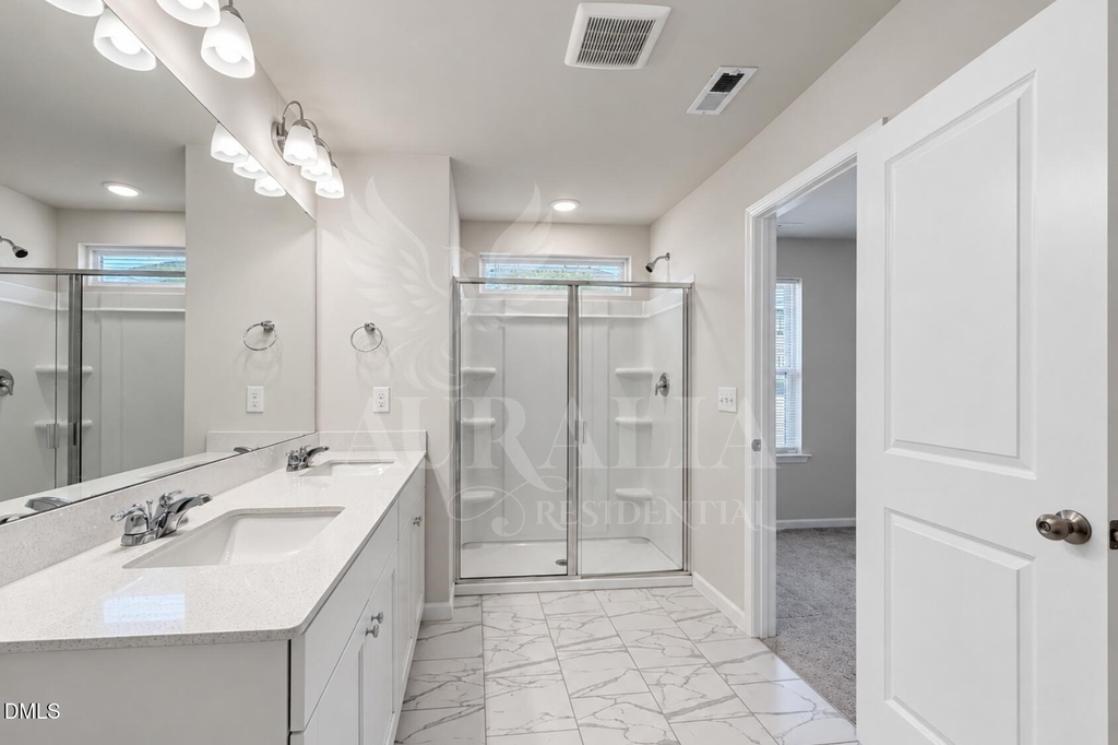 160 Royal Star Way - Photo 32