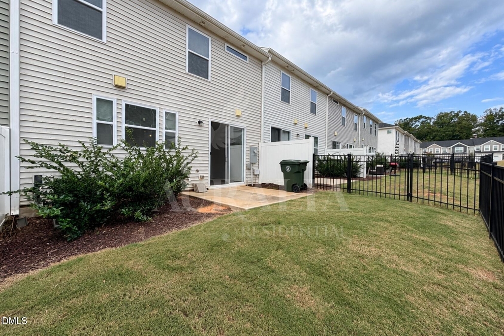 160 Royal Star Way - Photo 8