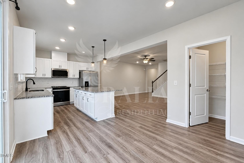 160 Royal Star Way - Photo 9