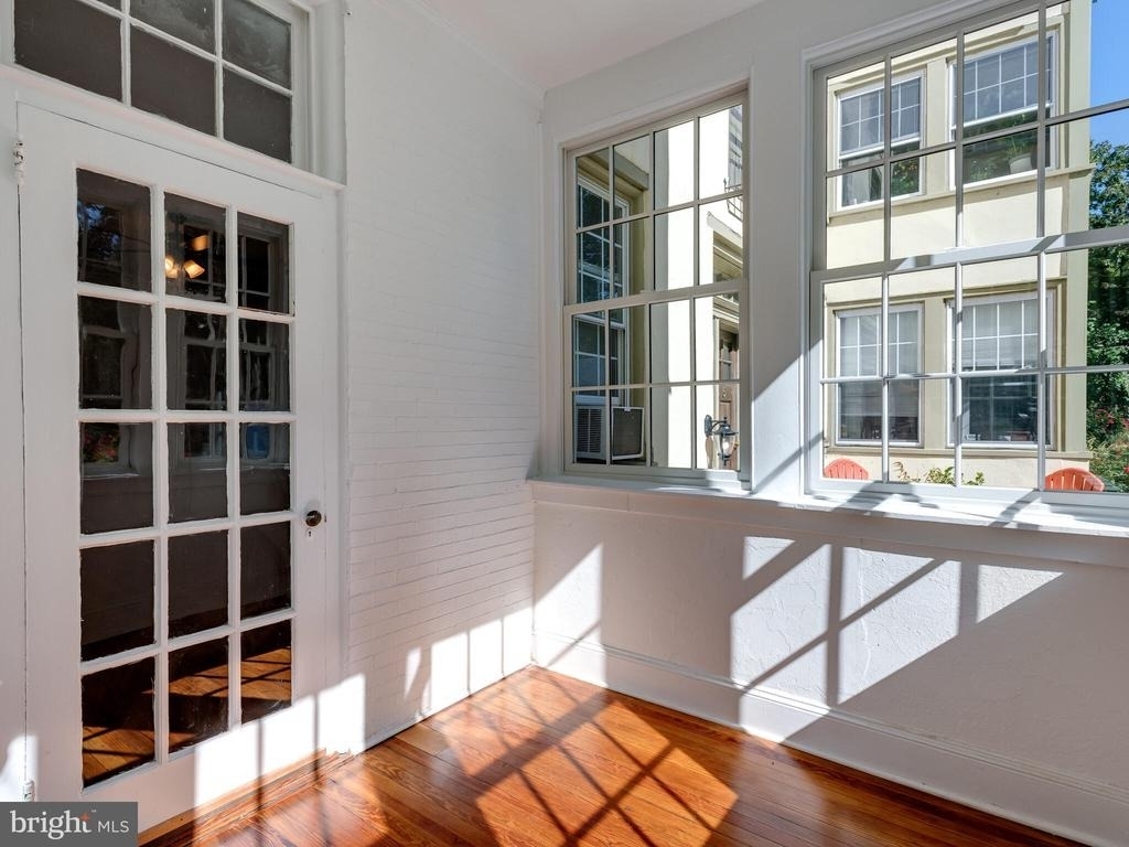 605 W Miner Street - Photo 9