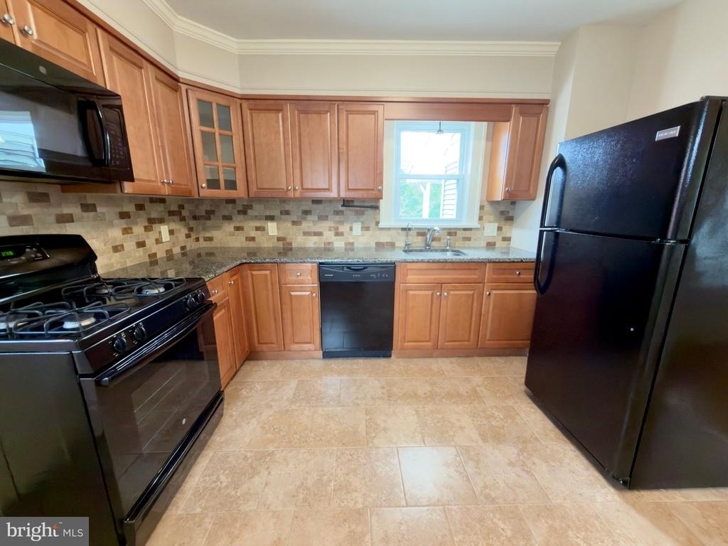 990 Elm Road - Photo 22