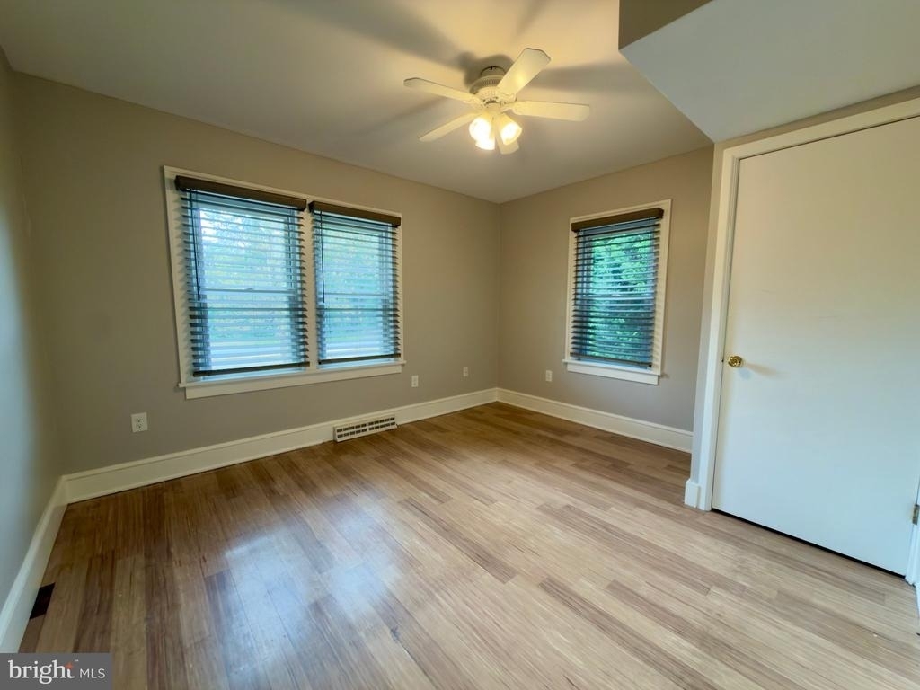 990 Elm Road - Photo 28
