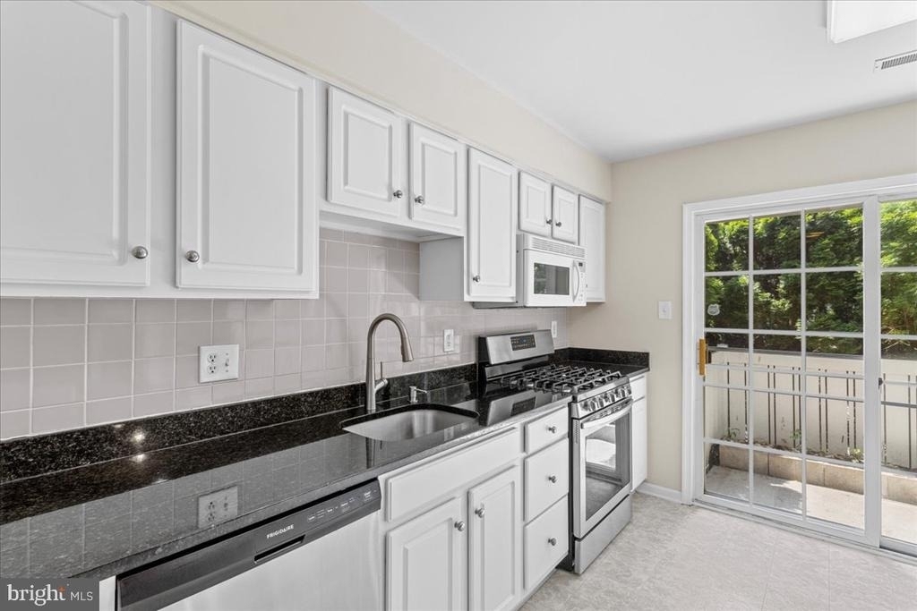 1401 Delancey Way - Photo 8