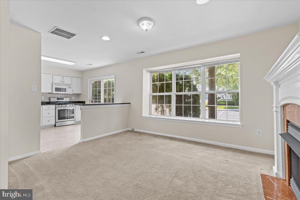 1401 Delancey Way - Photo 3