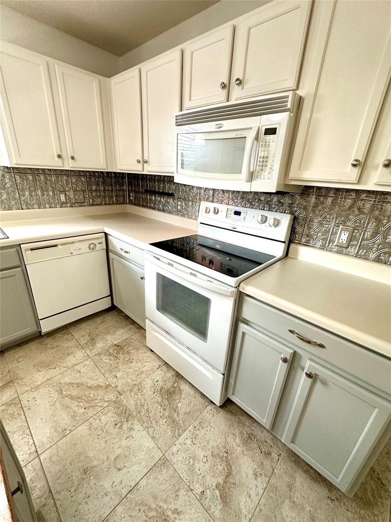 5521 Liberton Ln - Photo 7
