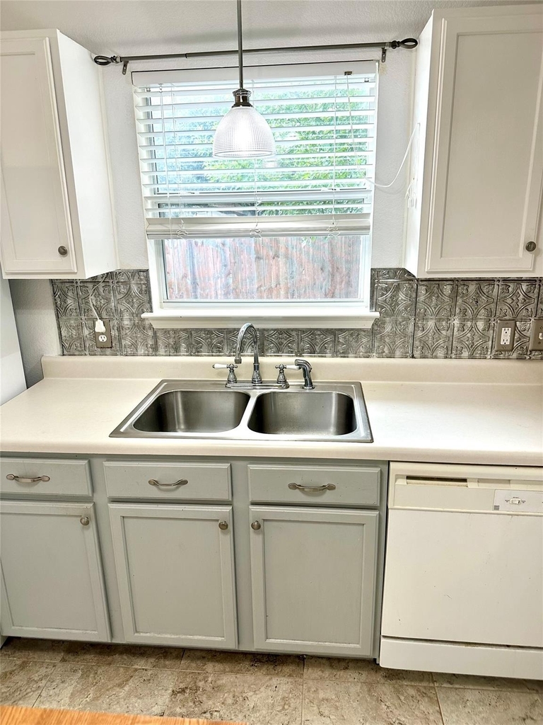 5521 Liberton Ln - Photo 6