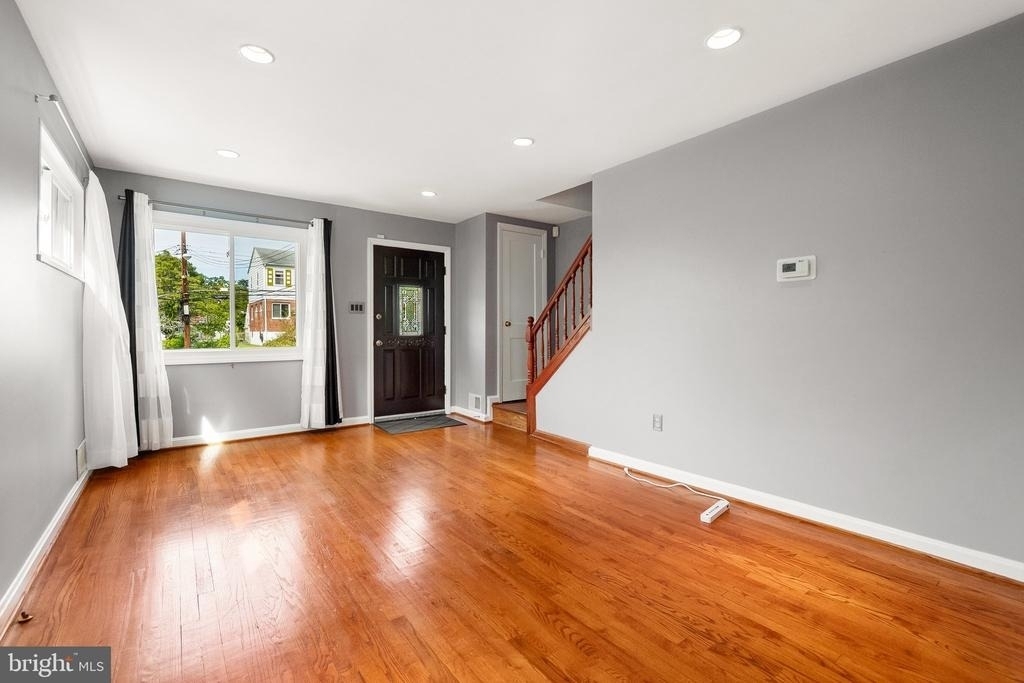 7115 Glenridge Drive - Photo 3