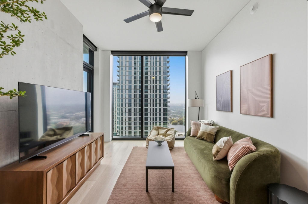 610 Davis St - Photo 1