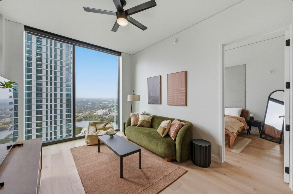 610 Davis St - Photo 0