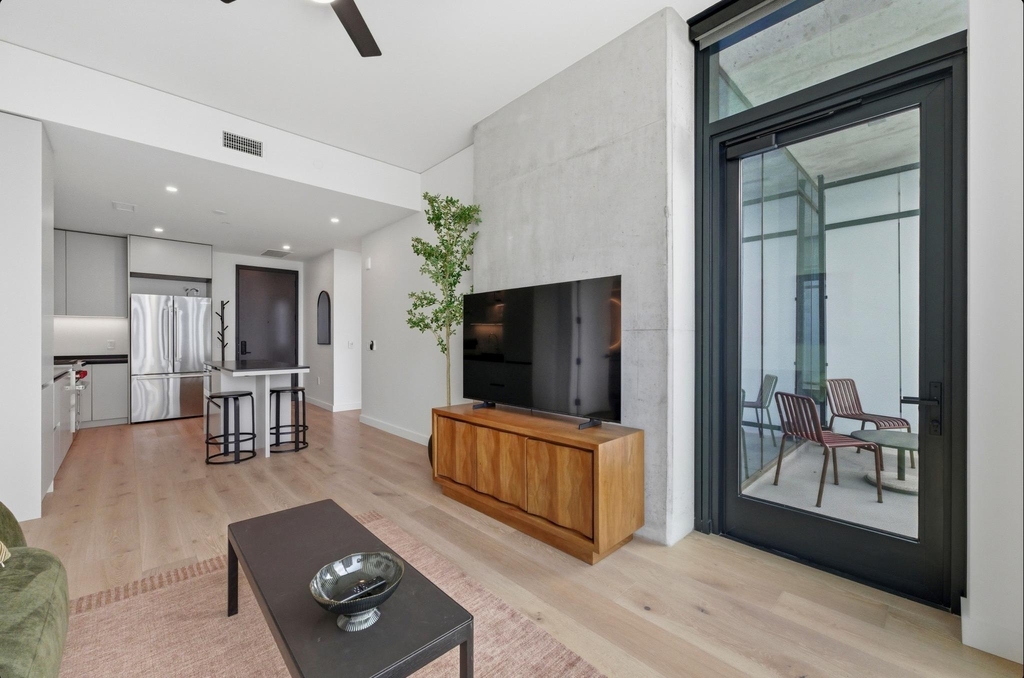 610 Davis St - Photo 2