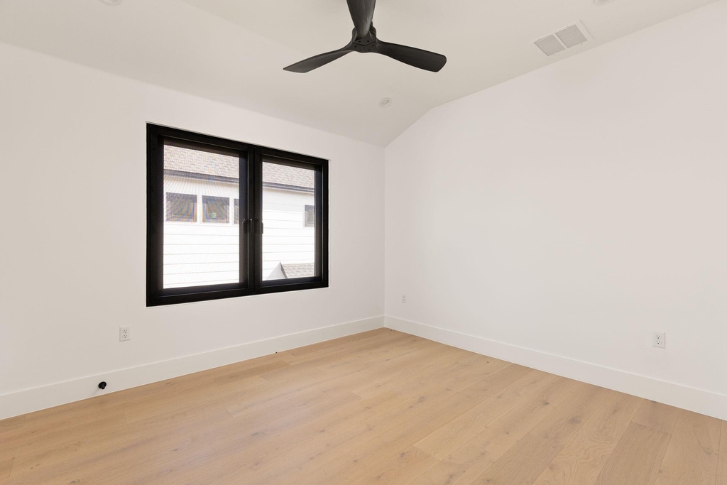 1610 Harveey Dr - Photo 21