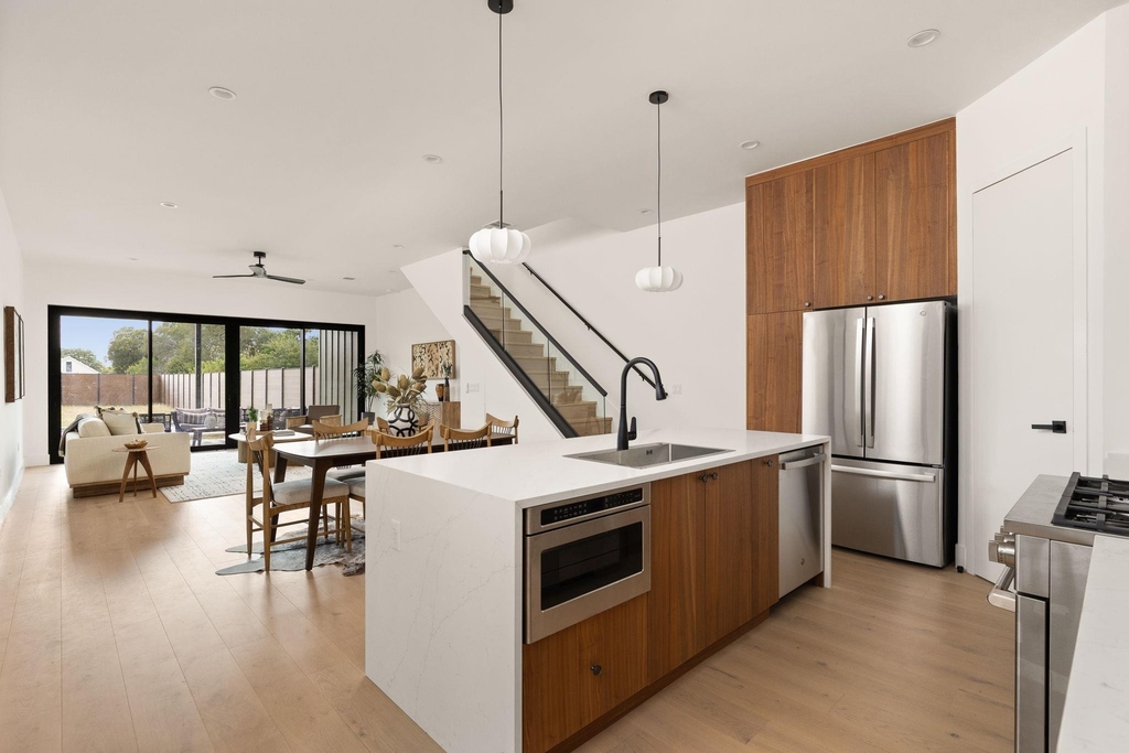 1610 Harveey Dr - Photo 8