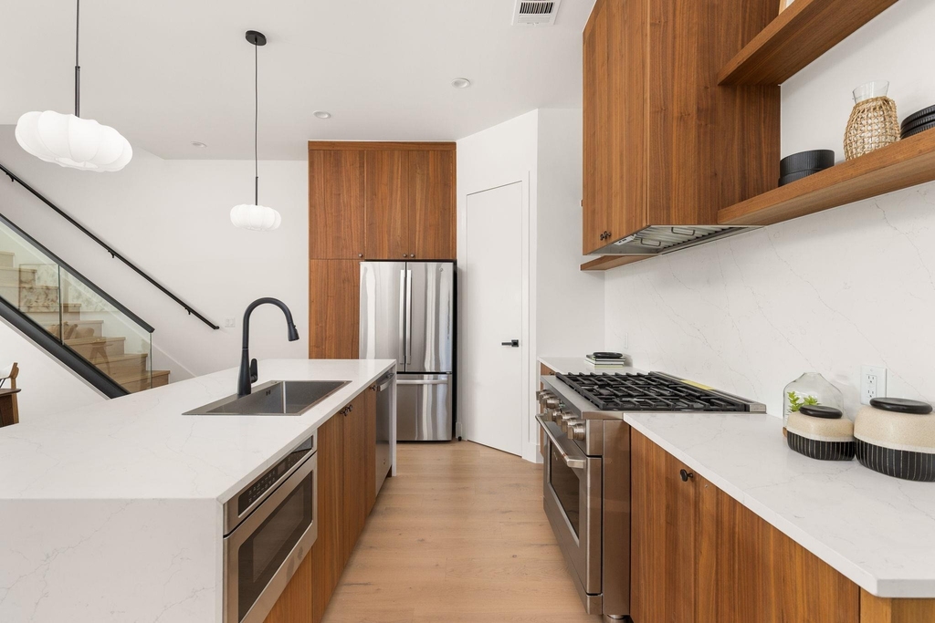 1610 Harveey Dr - Photo 9