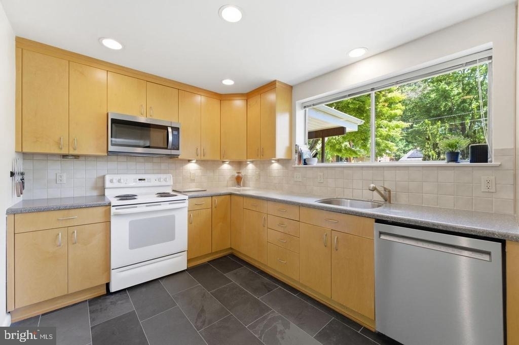 11408 Gilsan Street - Photo 8