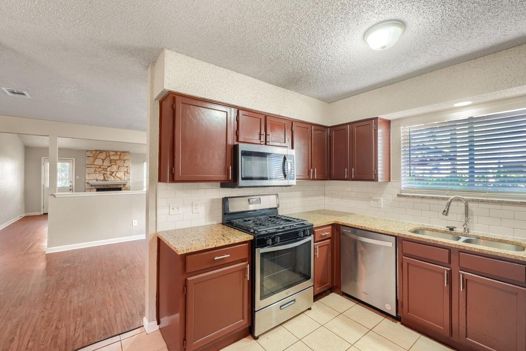 7712 Islander Dr - Photo 2