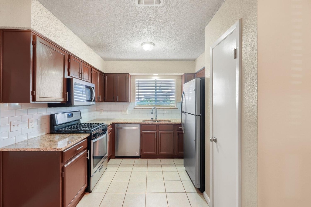 7712 Islander Dr - Photo 3