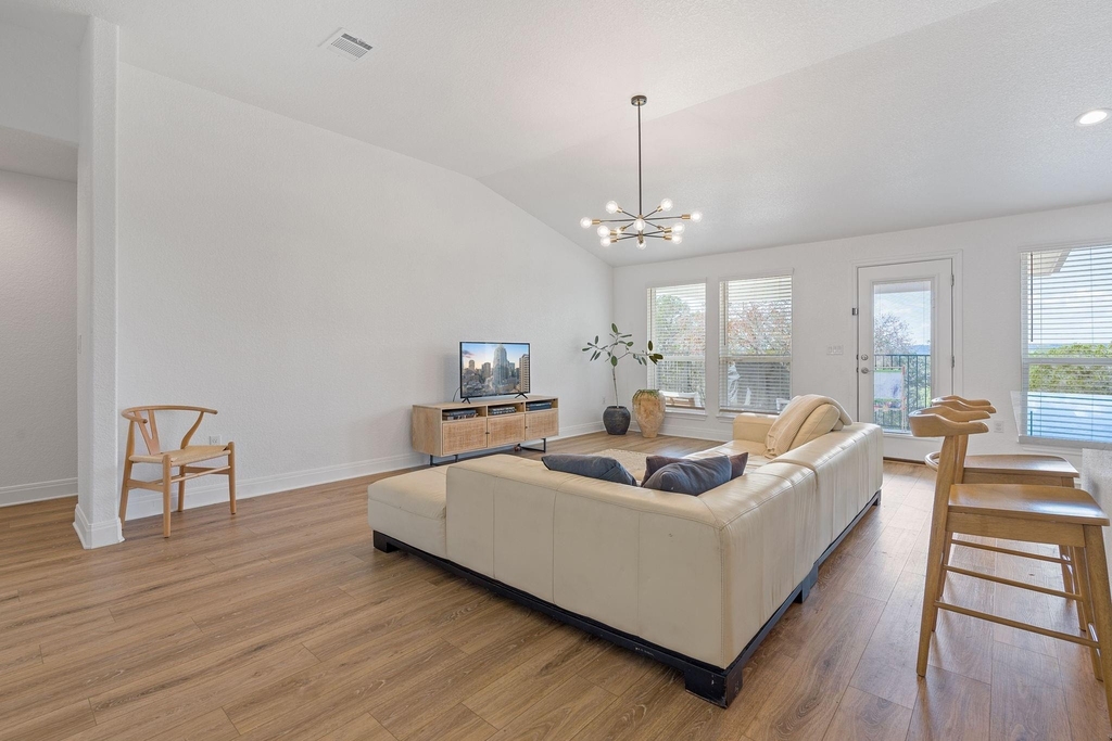 21102 Brewer Ln - Photo 3