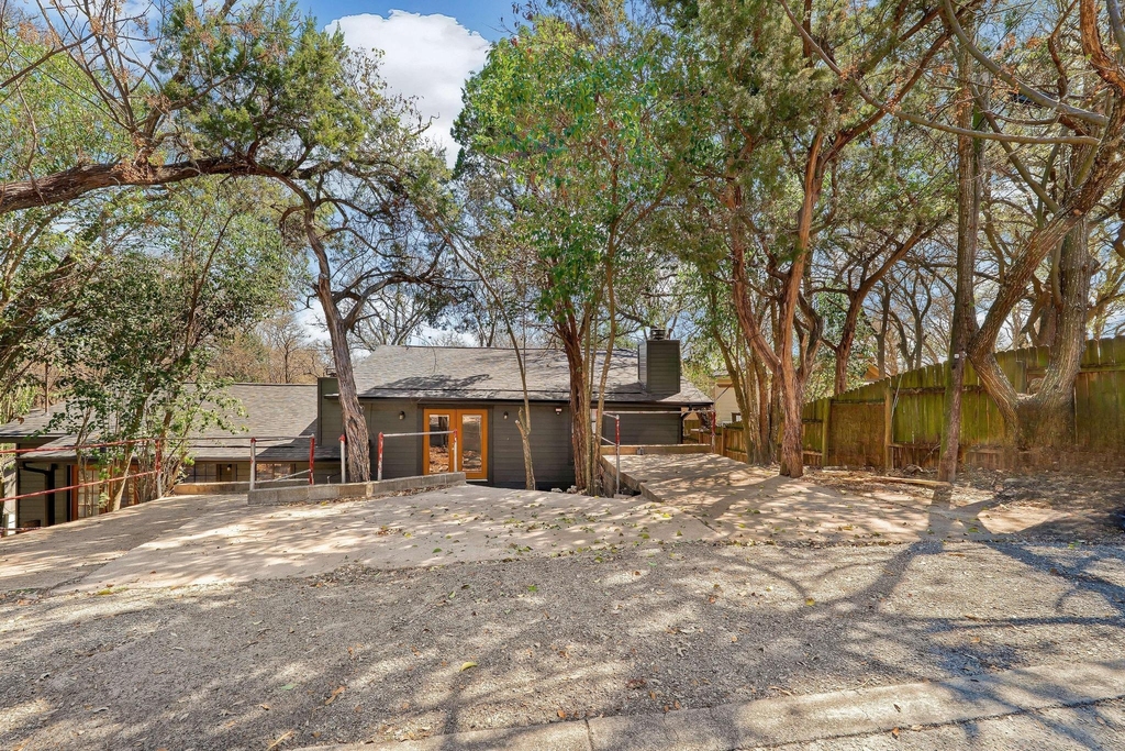 905 Hillyer St - Photo 0