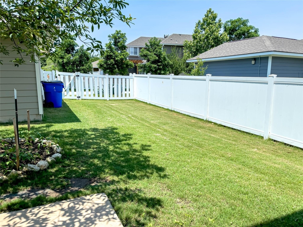 601 Cherry Creek Dr - Photo 29